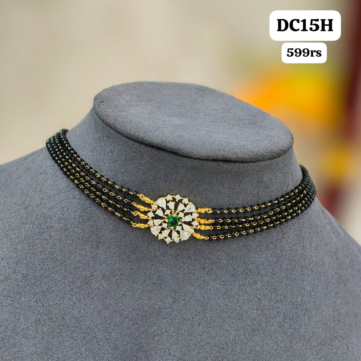 Diamond pendant Black beads chocker