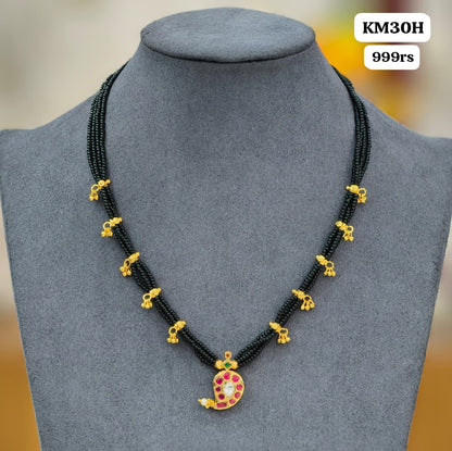 Kundan pendant with Balck Beads