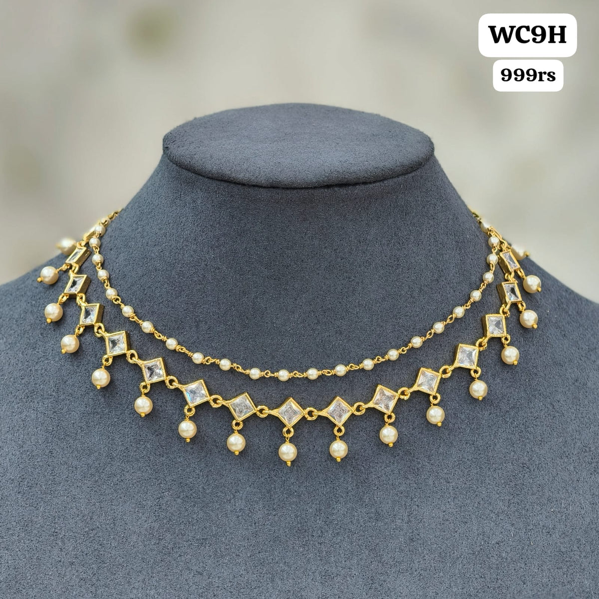 White chocker Layers