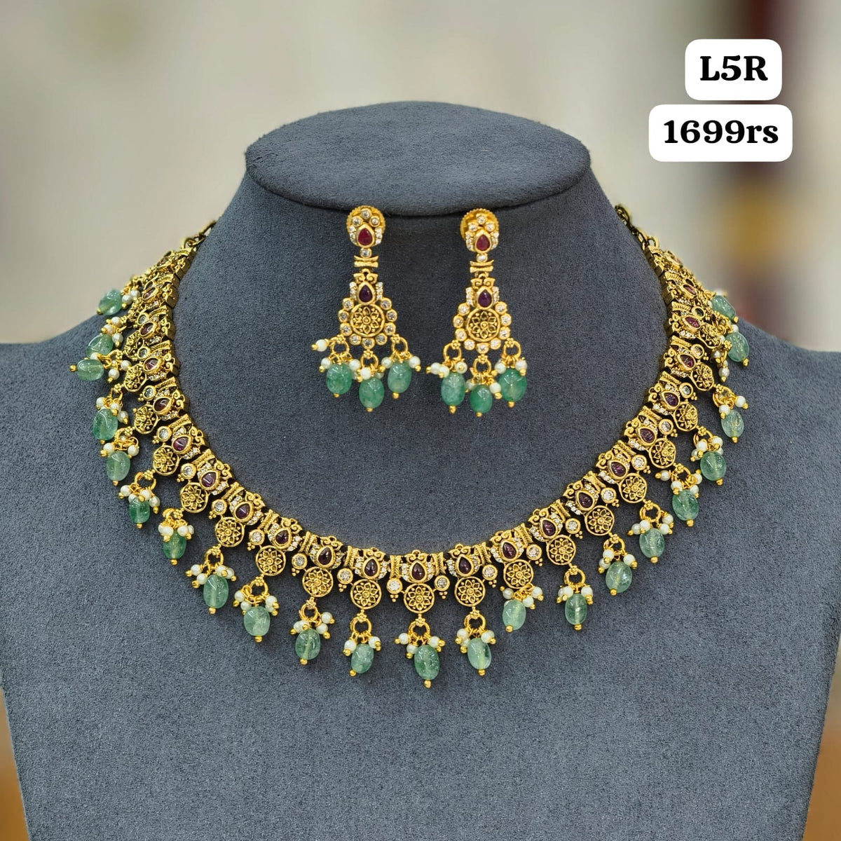 Green beads Short Neckset
