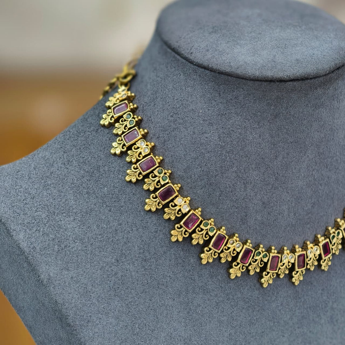 Short Neckset (Ruby)
