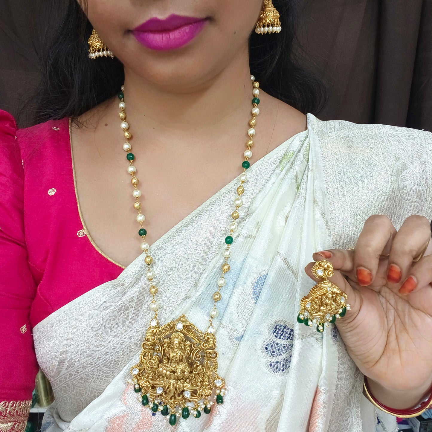 Nakshi pendant with pearls mala