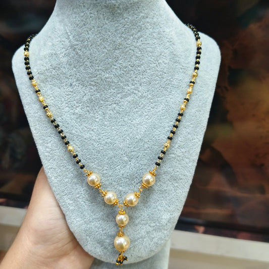 Pearls short black beads