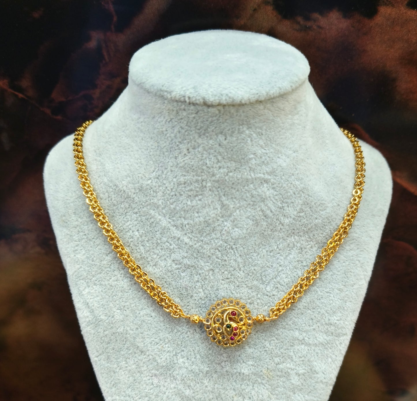 Peacock chocker