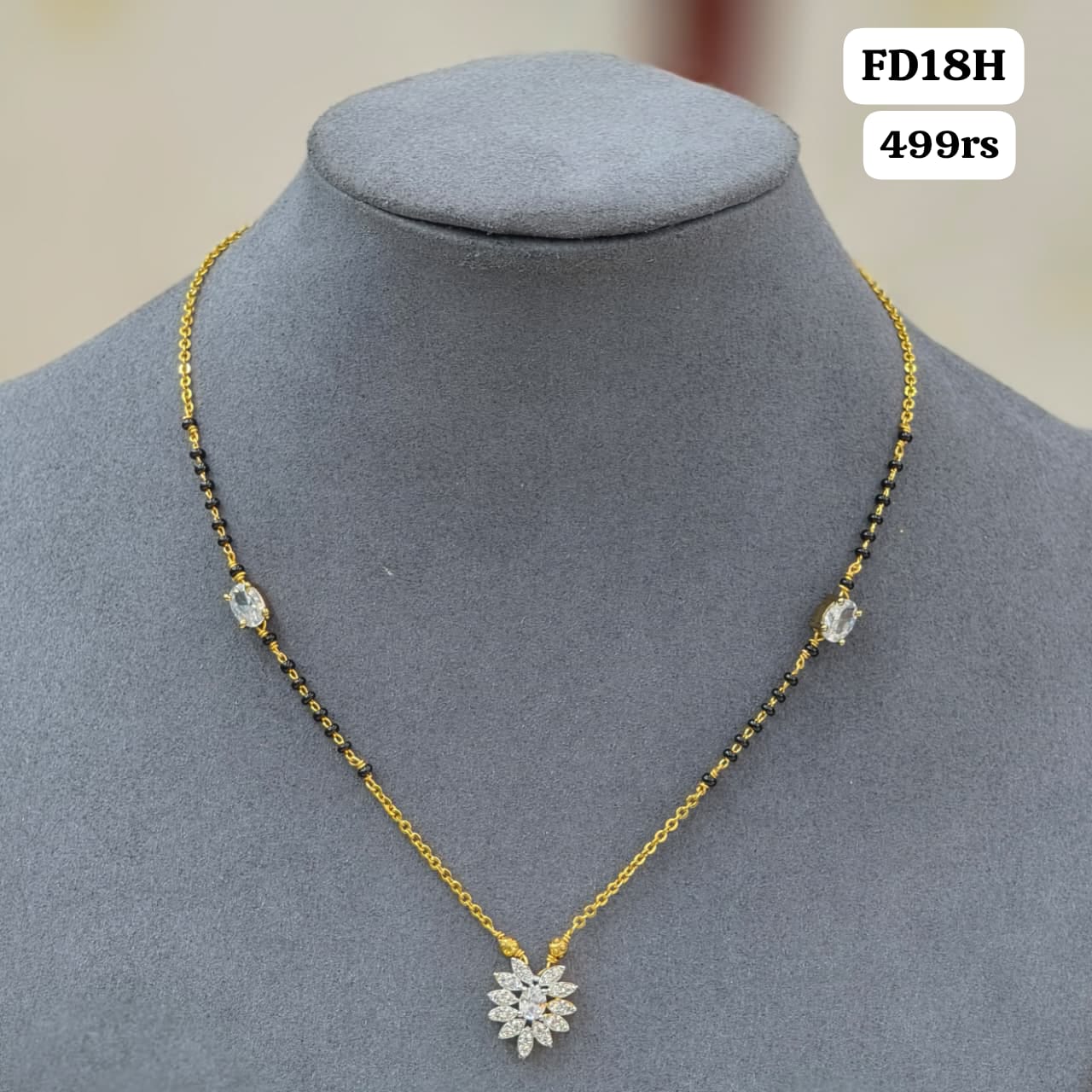 Diamond pendent Short Black beads