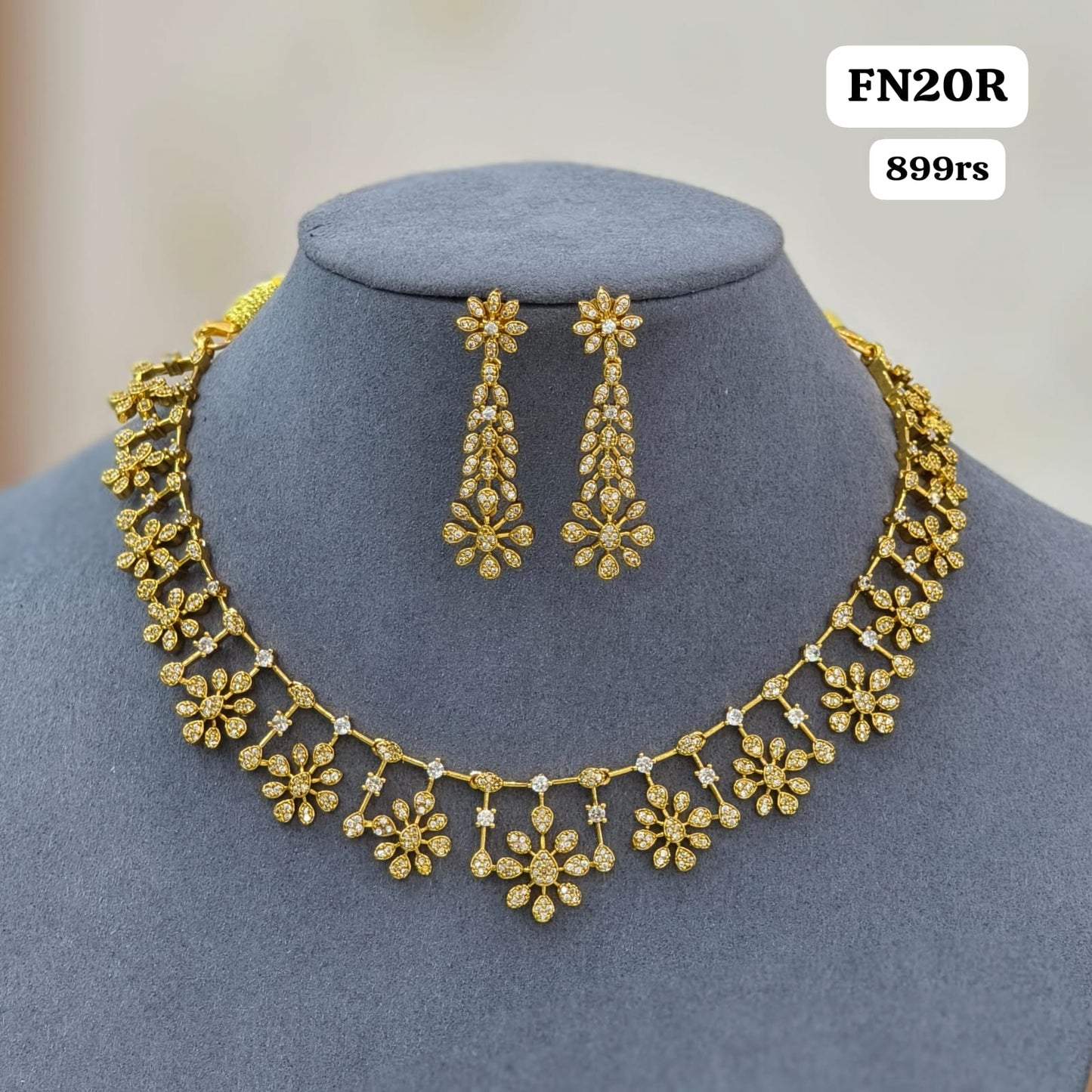 Stones Short Neckset