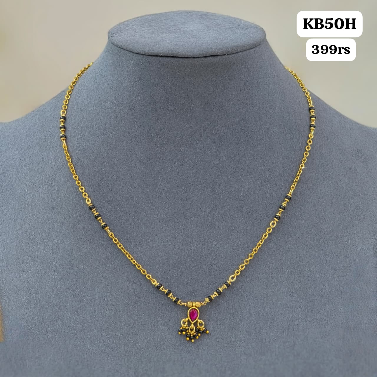 kundan pendant with short black ebads