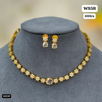 White stoine Neckset