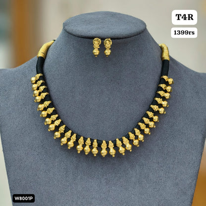Black tread neckset