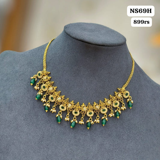 Short Neckset (green beads)