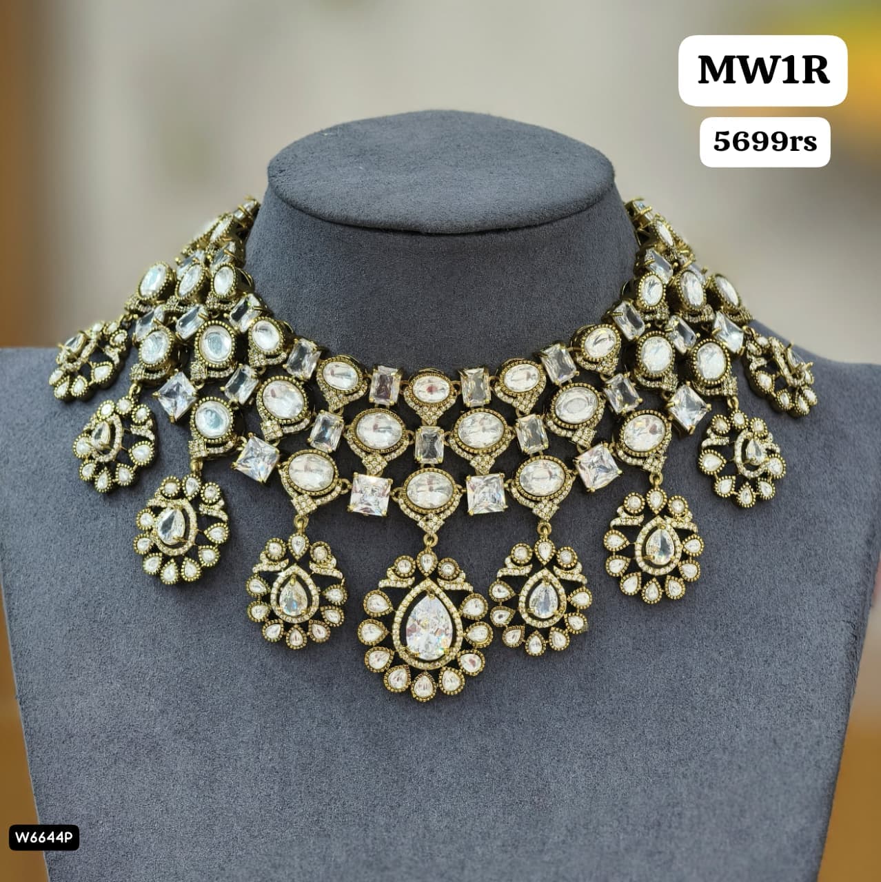 Victorian white stones chocker