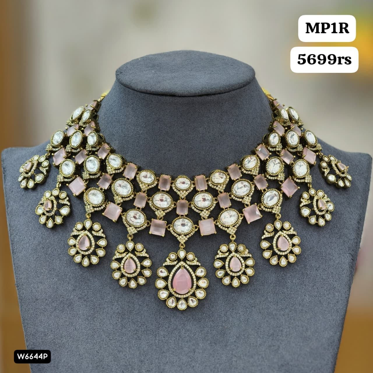 Victorian Pink & white chocker