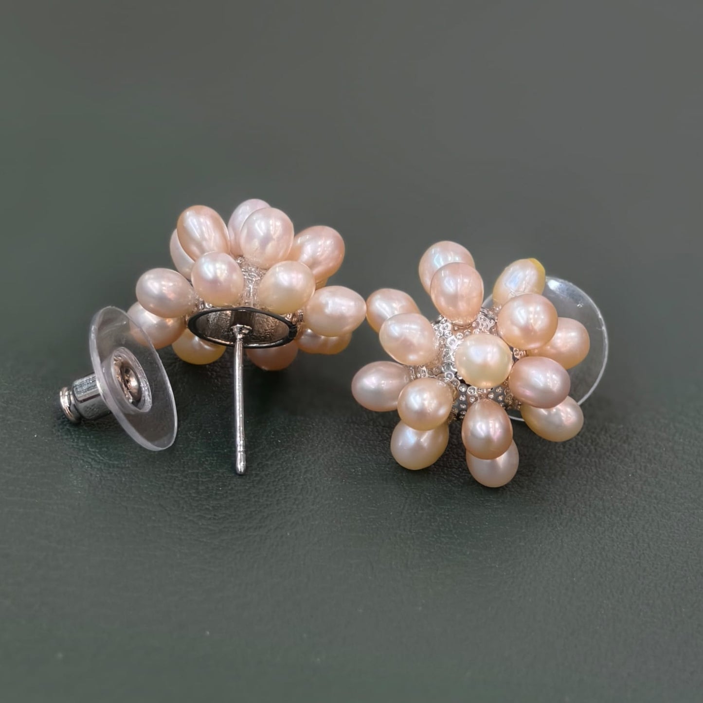 Natural pearl Studs (cream)