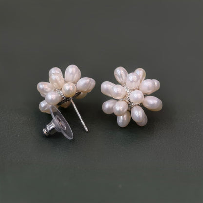 Natural pearl Studs (white)