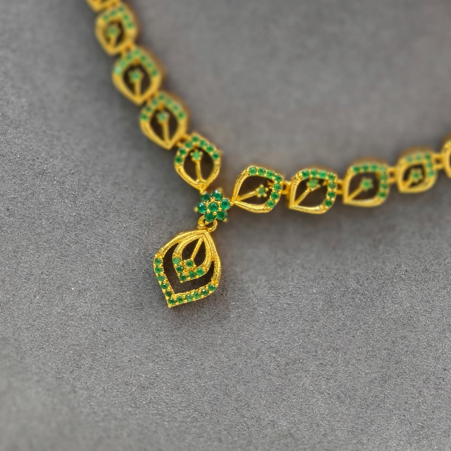 Green stone Short Neckset