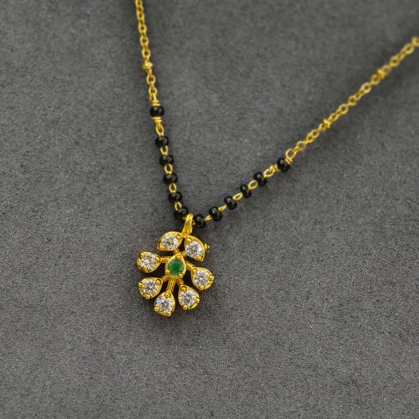 Short black beads (Green)