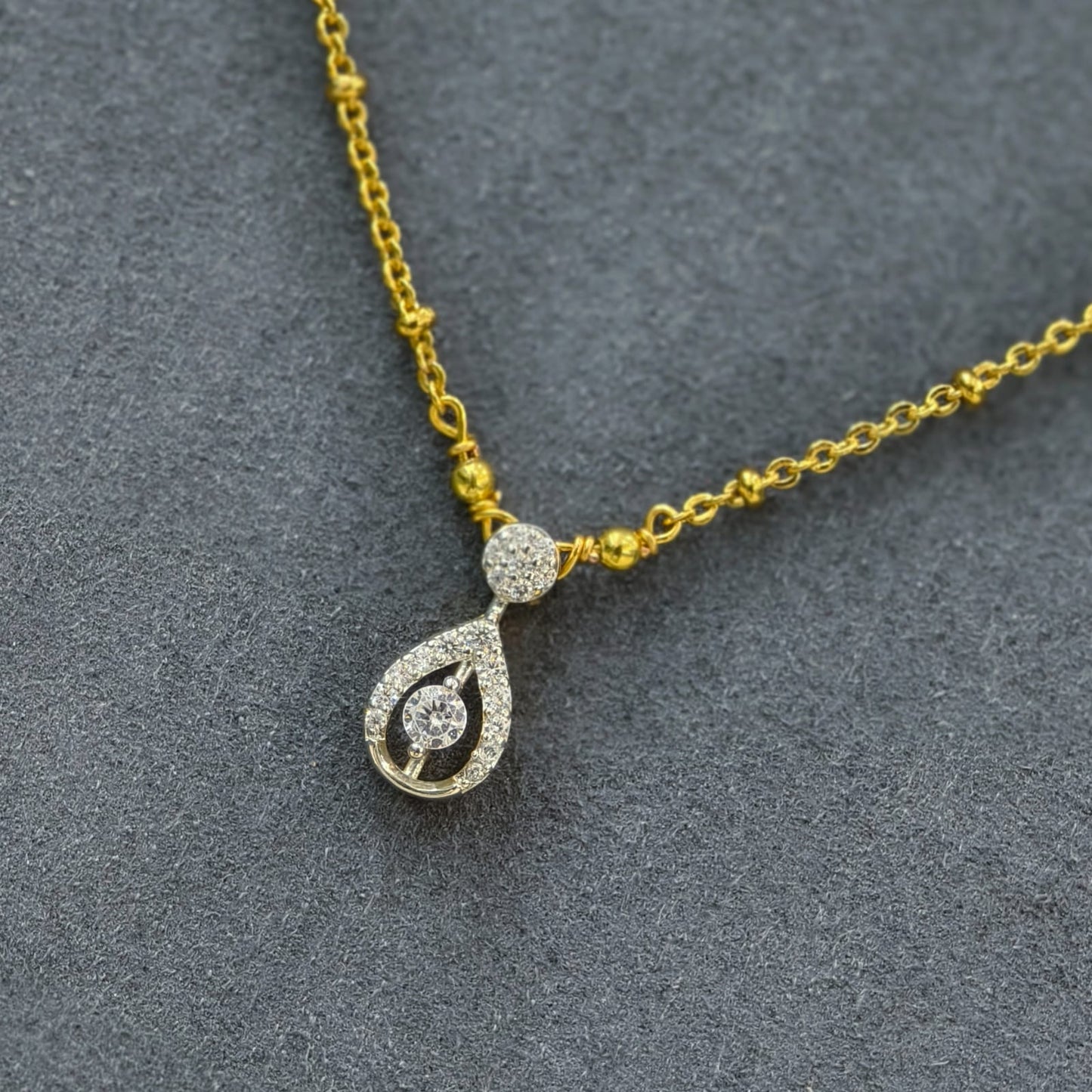 Diamond pendant with simple Chain