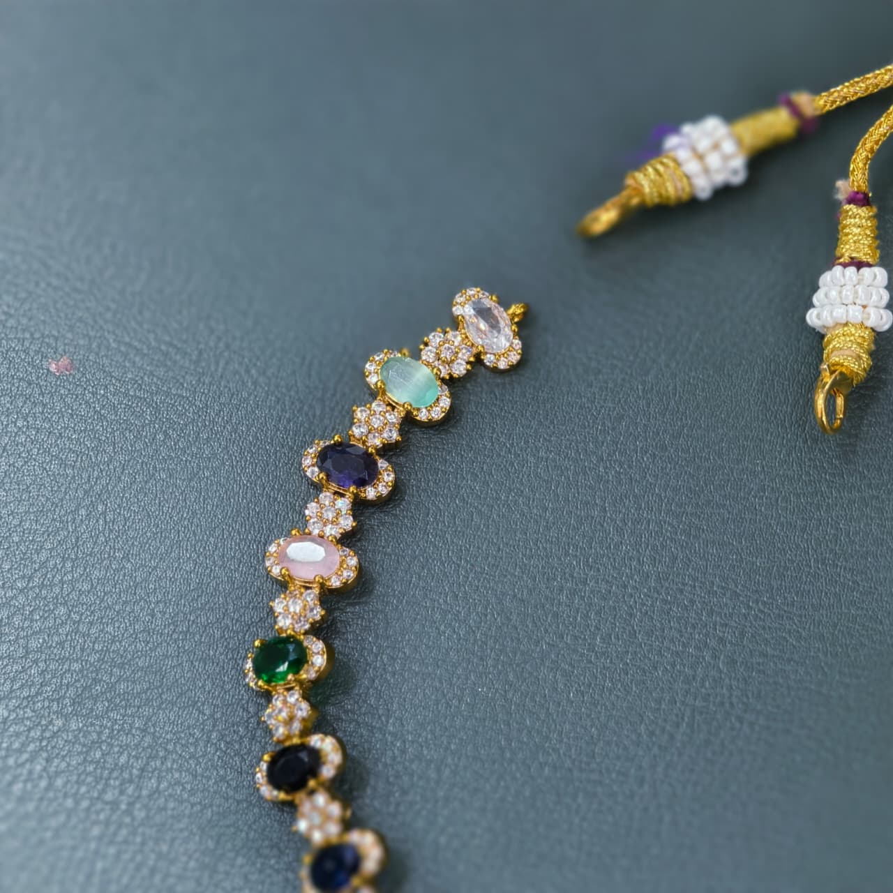 Multi Stone Short Neckset