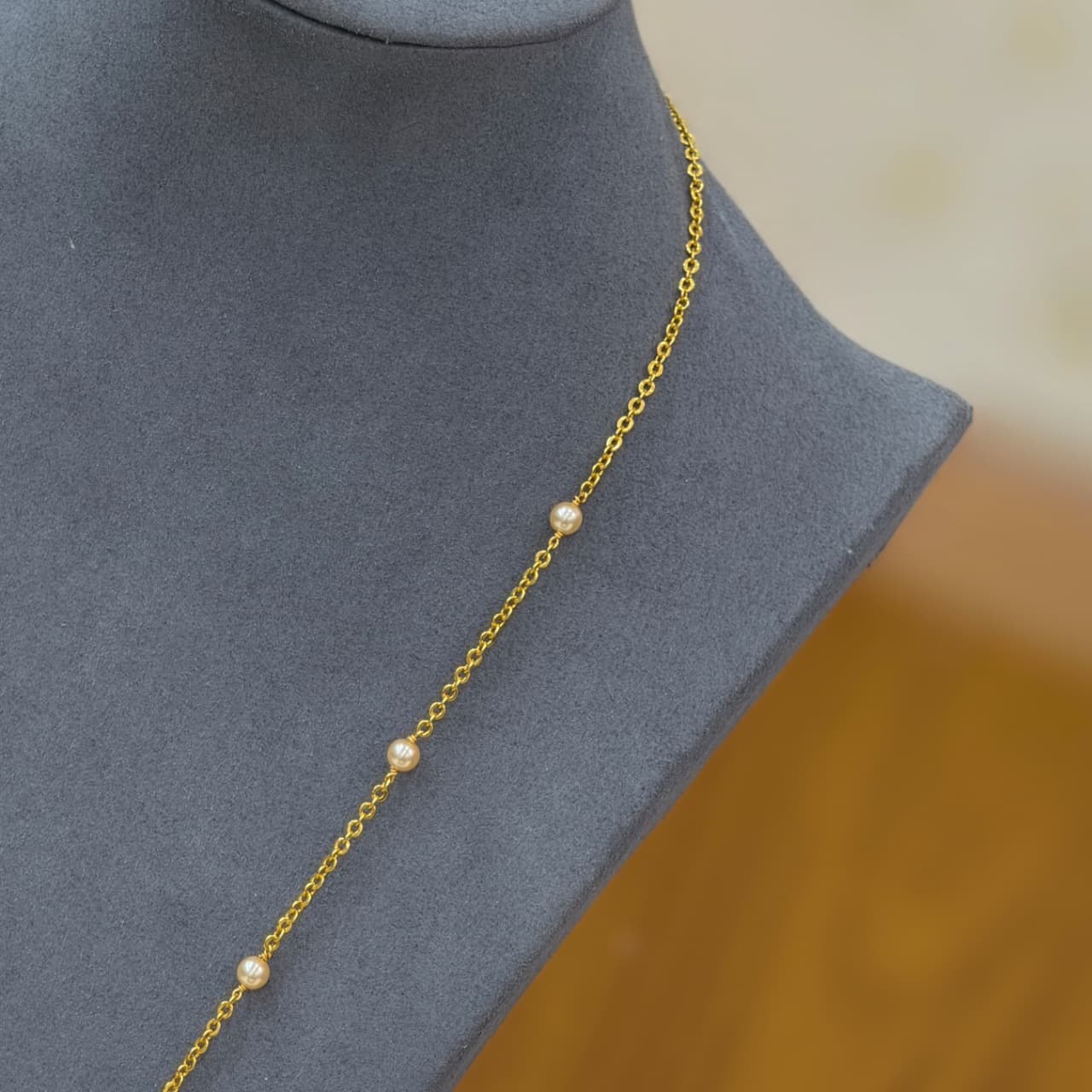 Pendant with chain