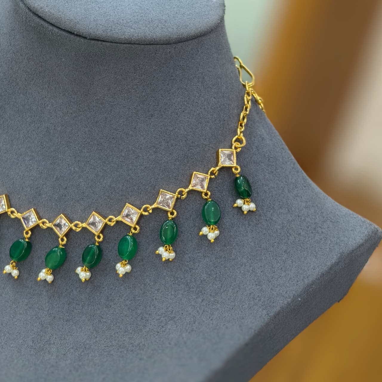 Green Neckset