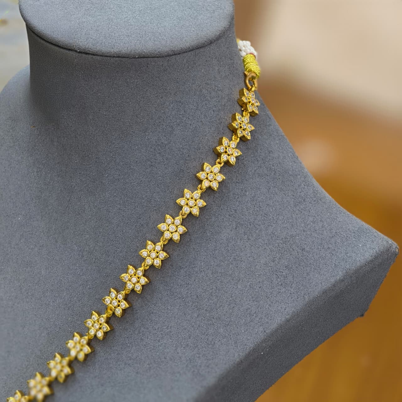 white stones Neckset