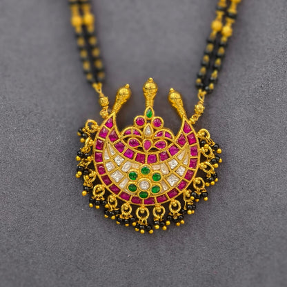 Kundan pendant with black beads