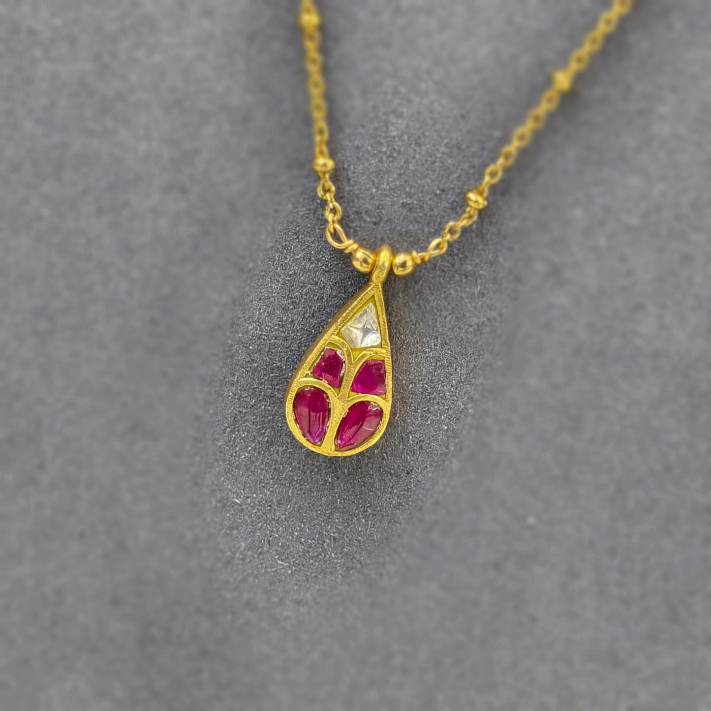 Kundan pendant with chain