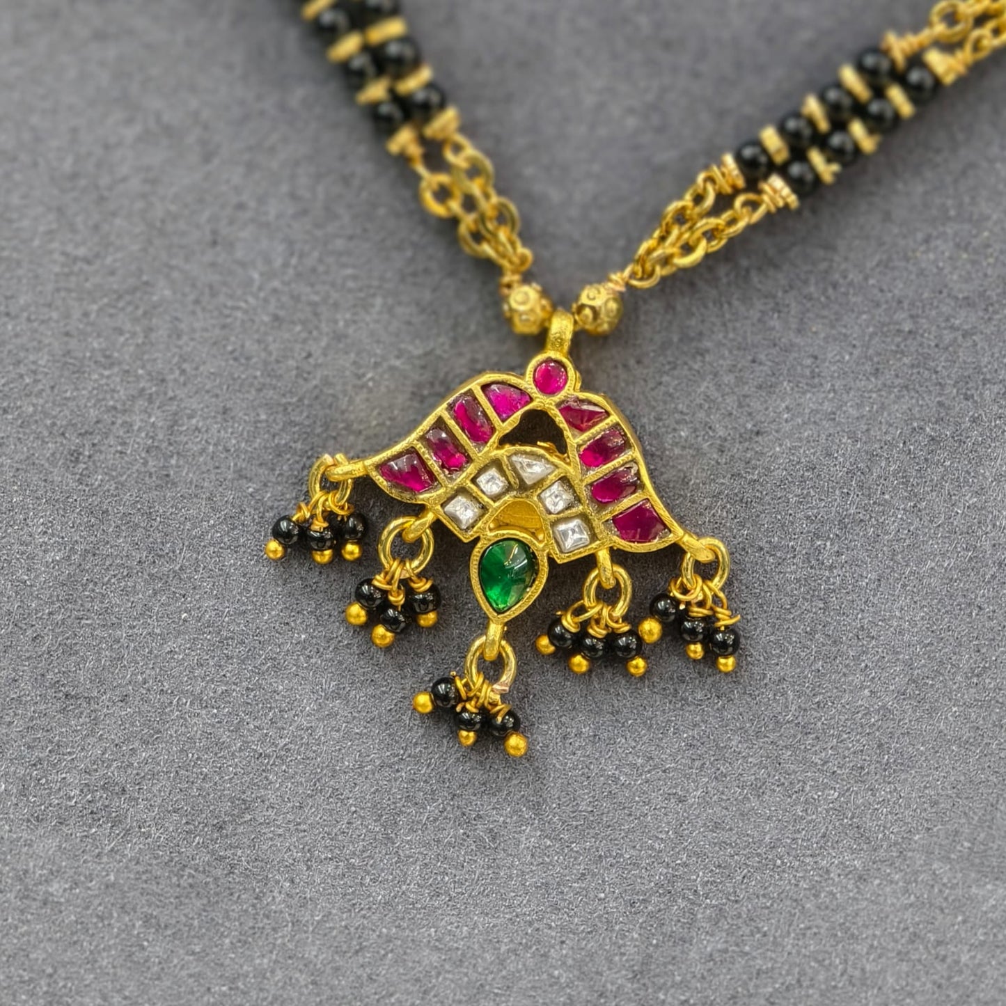 Kundan pendant with 2 lines short black beads
