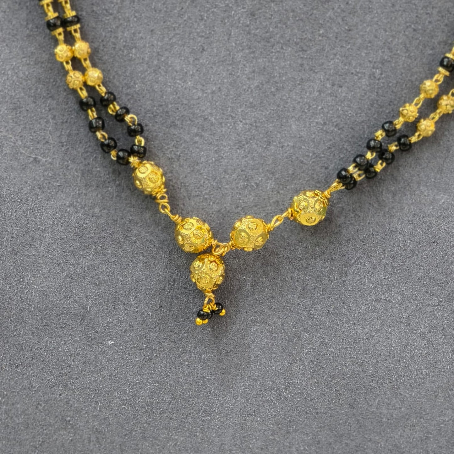 5 ball black beads [beads design will be different]