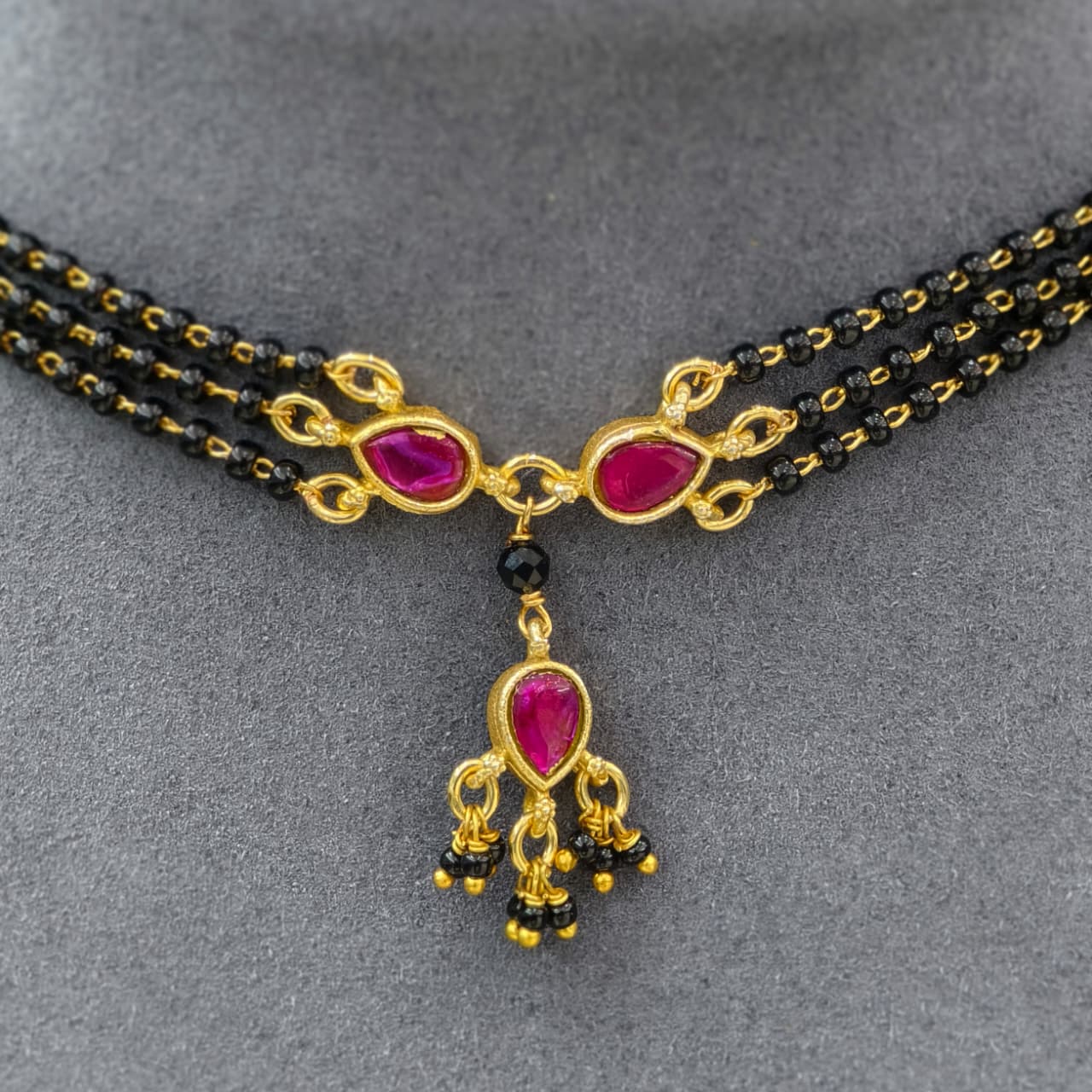 Black beads chocker