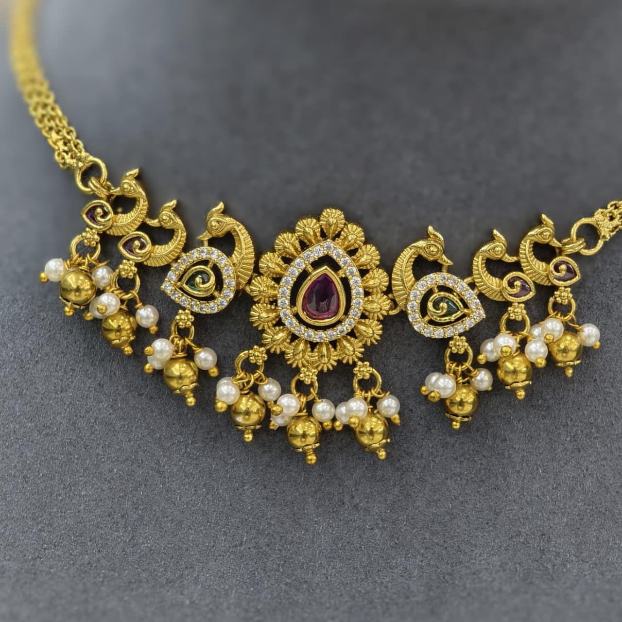 Peacock pattern chocker