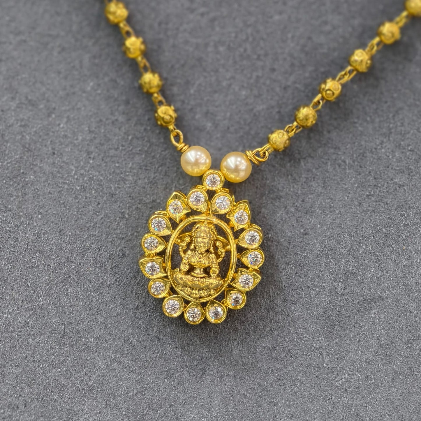 Laxmi pendant with nakshi ball chain
