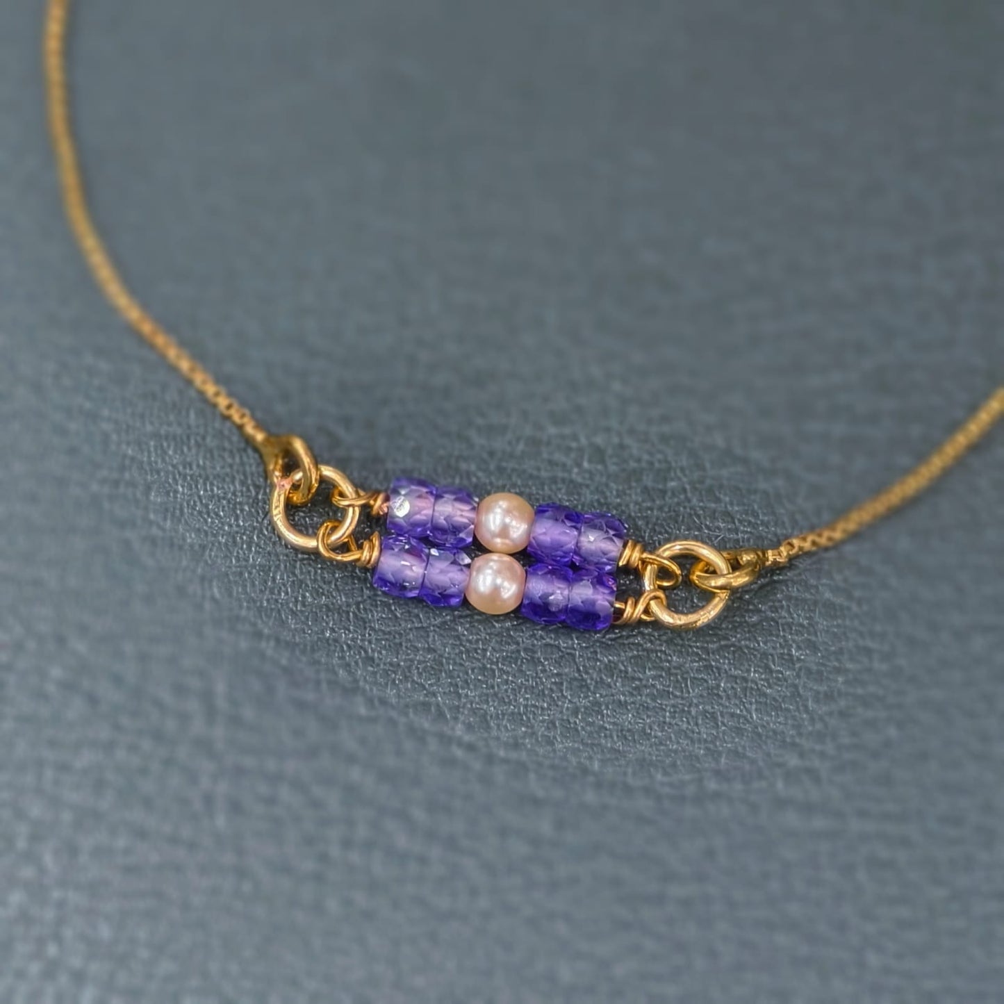 Bracelet (violet beads)