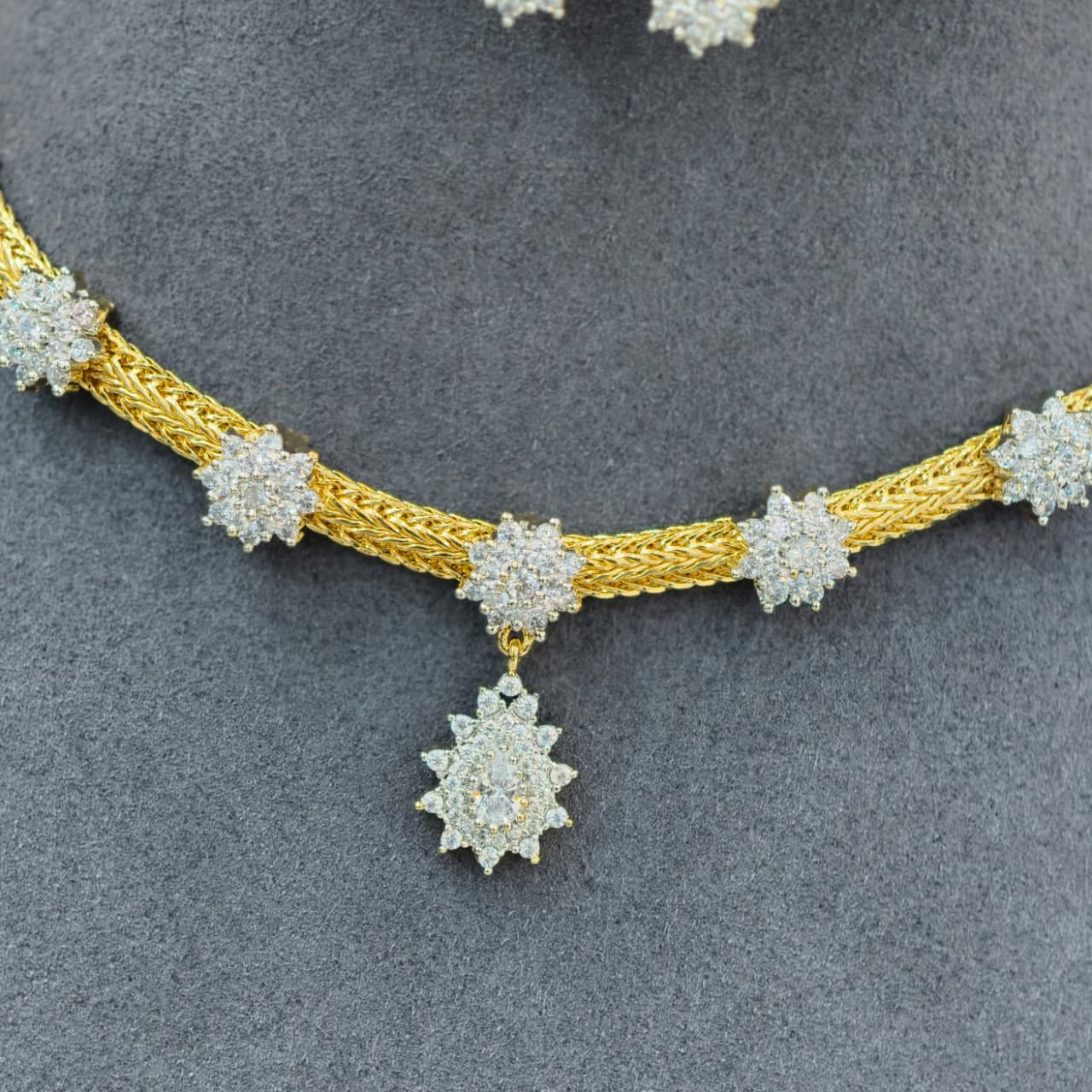 Star White stone Neckset