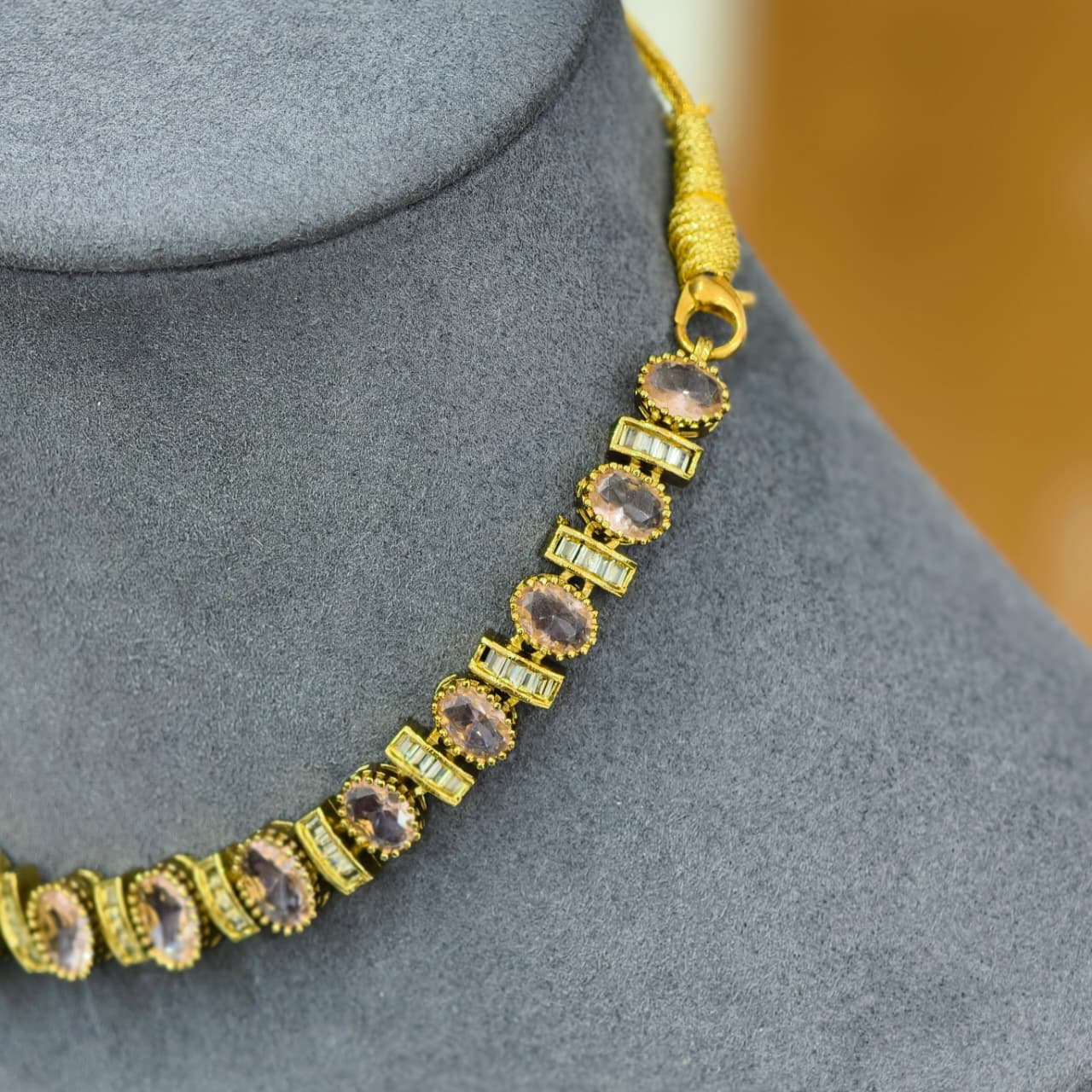 Stones Short Neckset