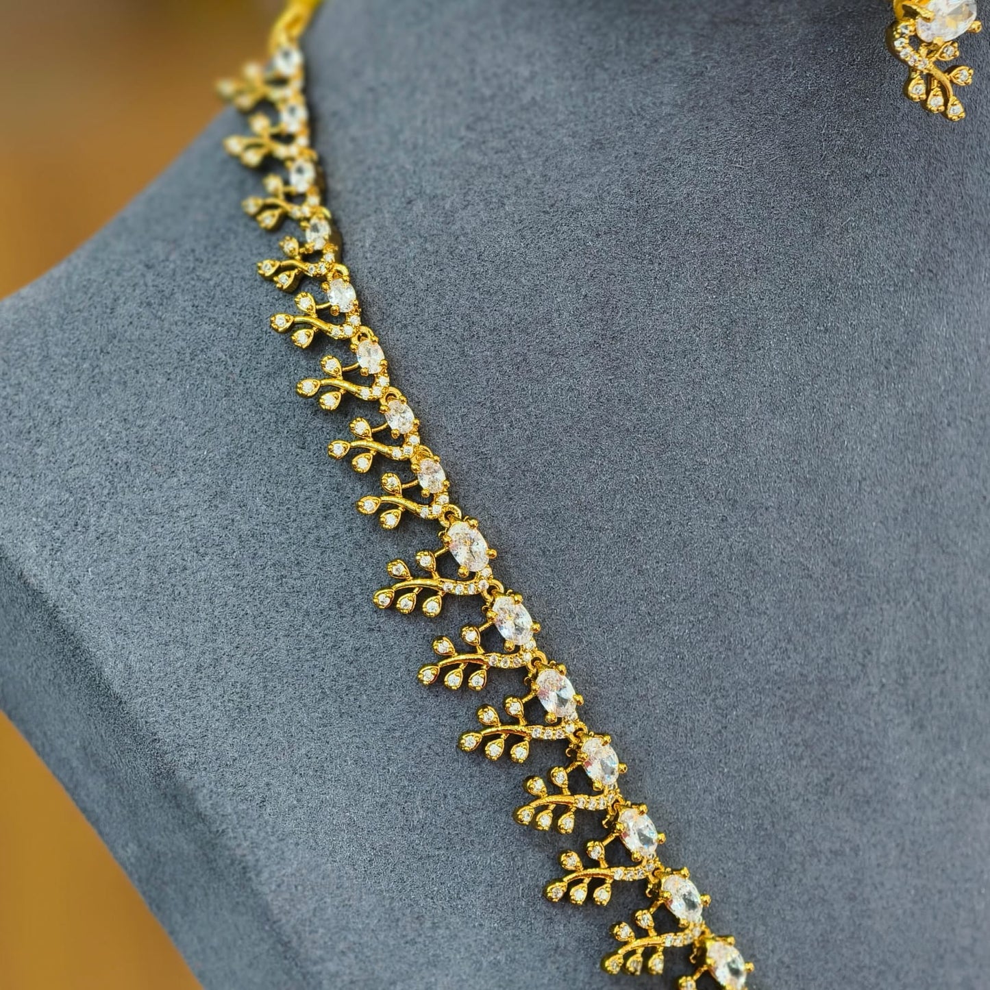 White stone Long Neckset