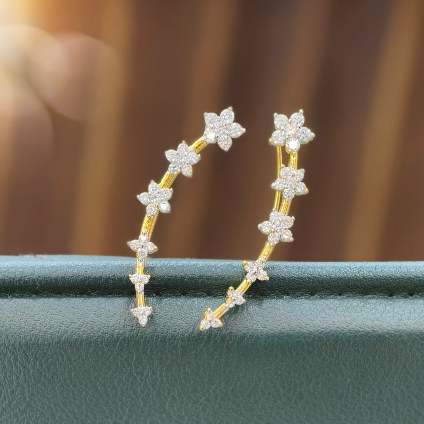 White stone Earcuff (STAR)