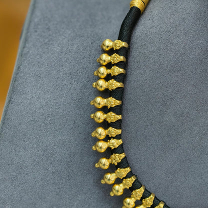 Black tread neckset