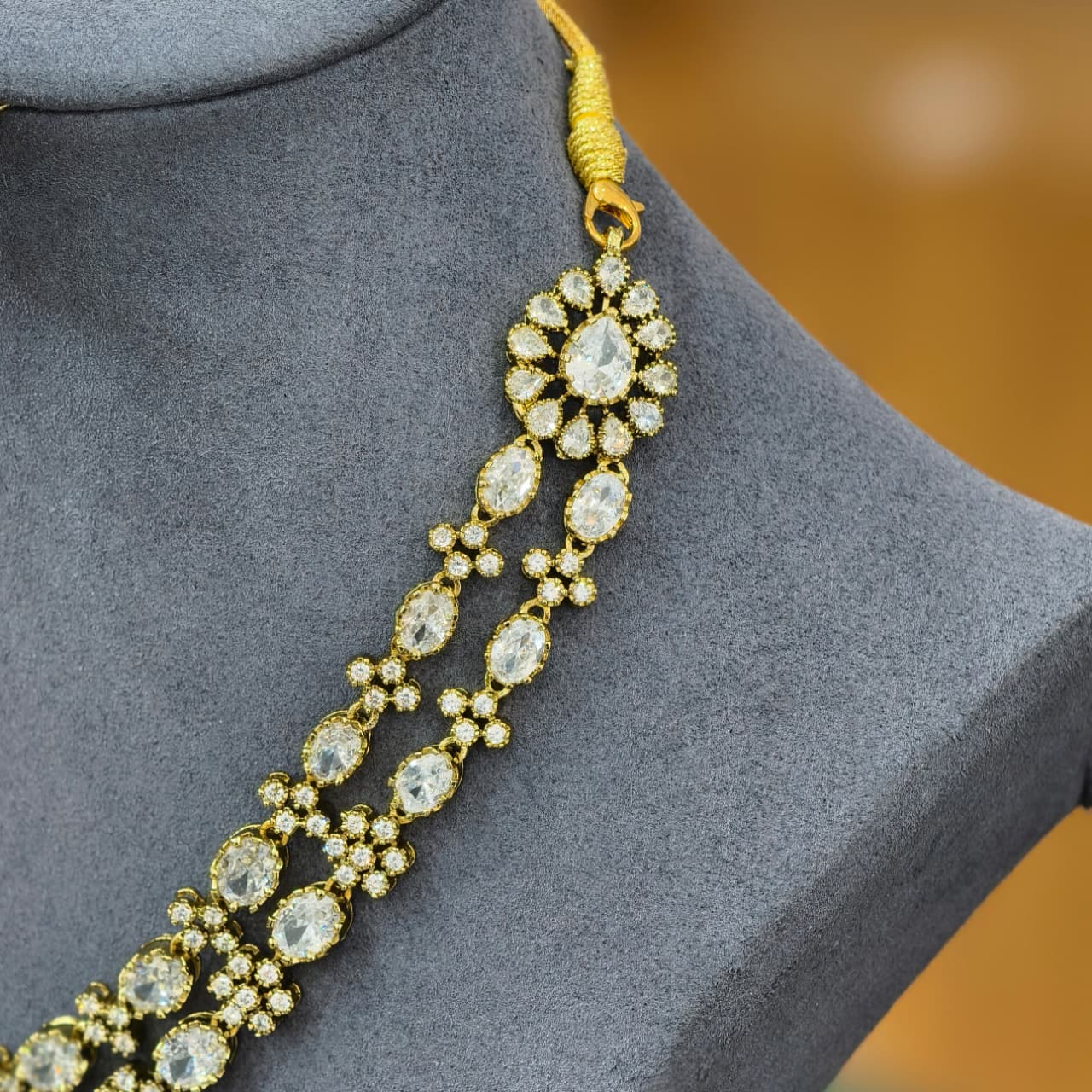 White Stone Short Neckset (MOISSANITE)