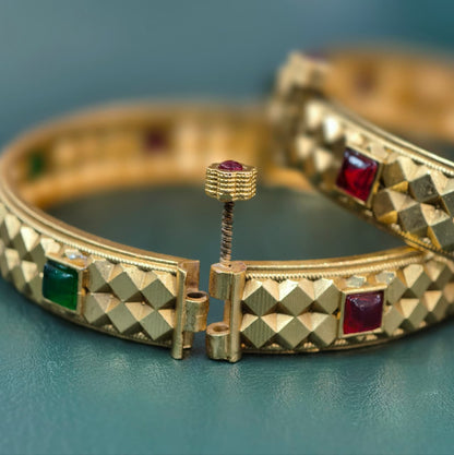 Bangles (2.8)
