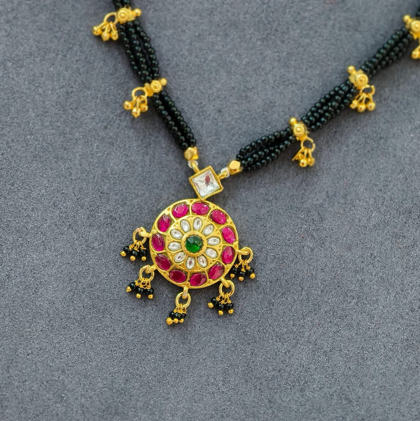 Kundan Pendant with Black Beads
