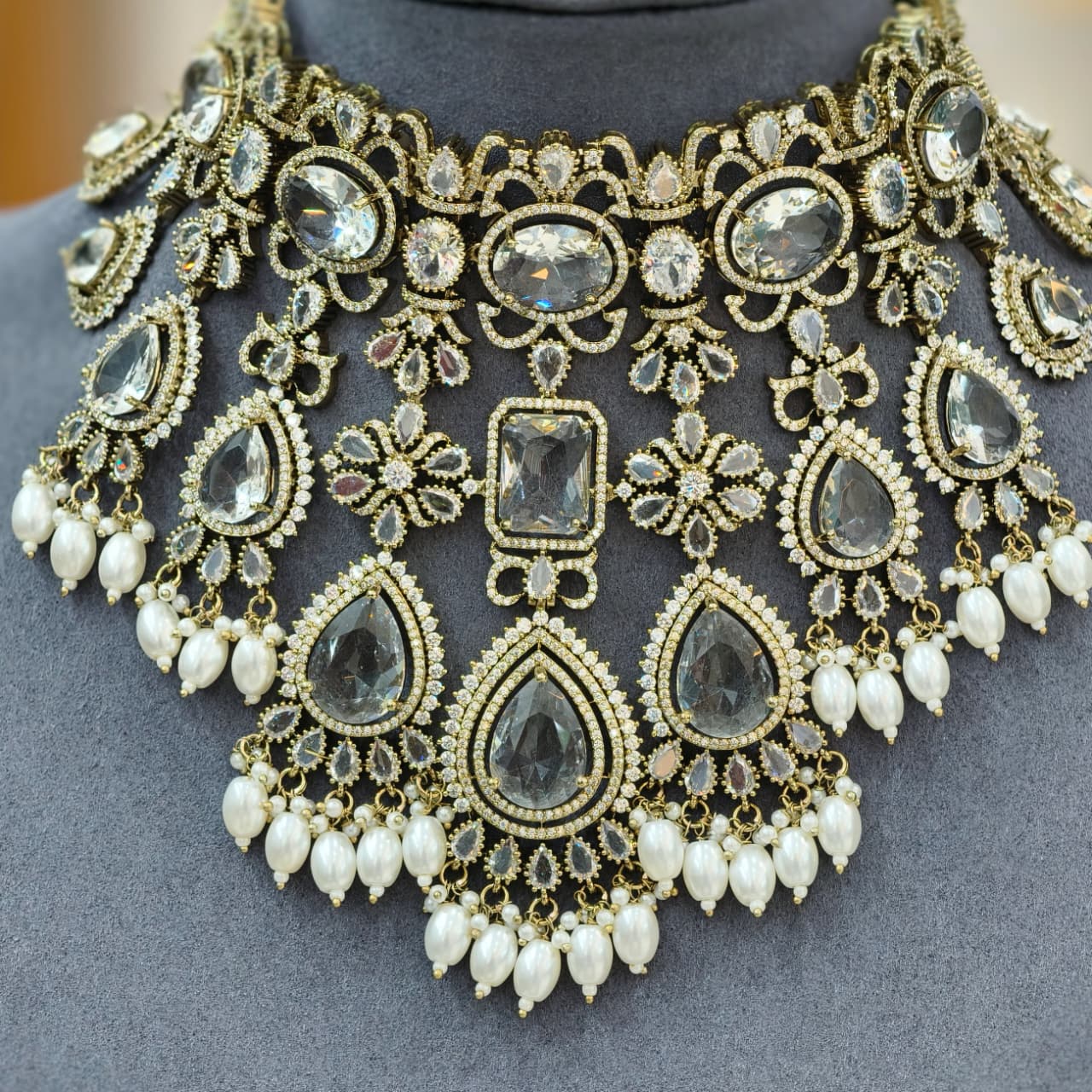 CHOCKER (MOISSANITE STONE'S)