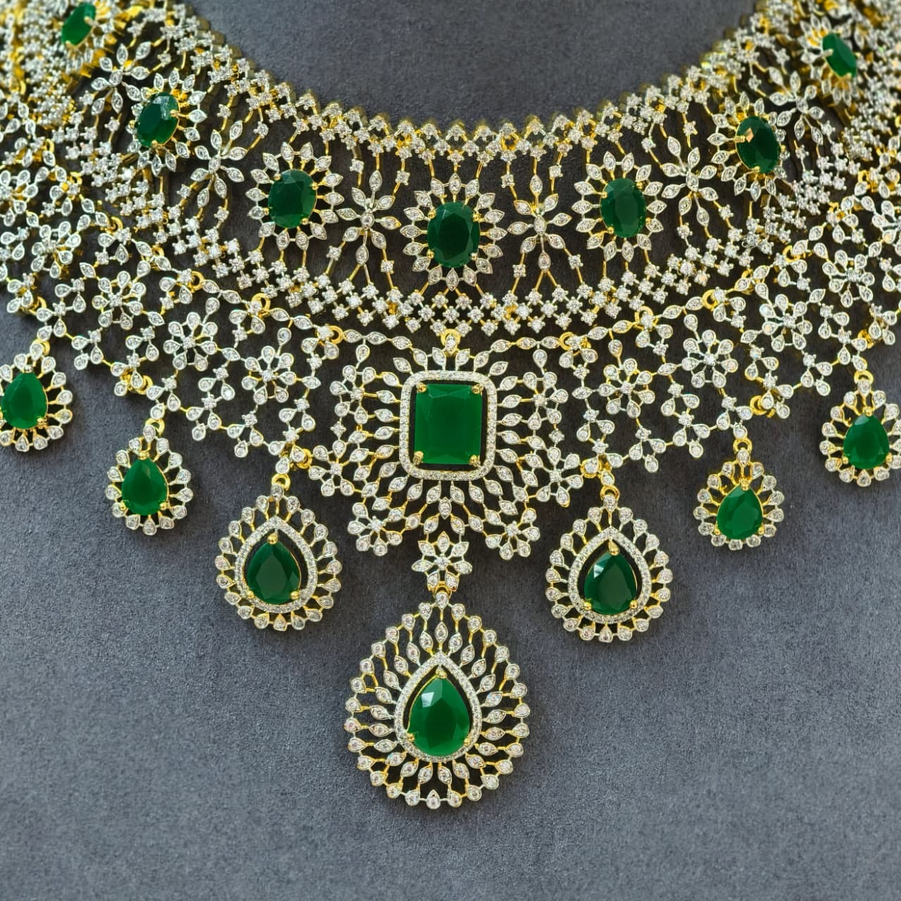 Diamond stones Chocker