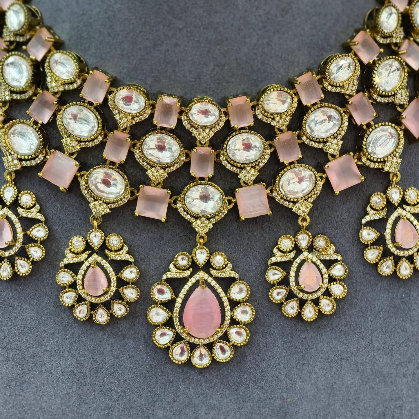 Victorian Pink & white chocker