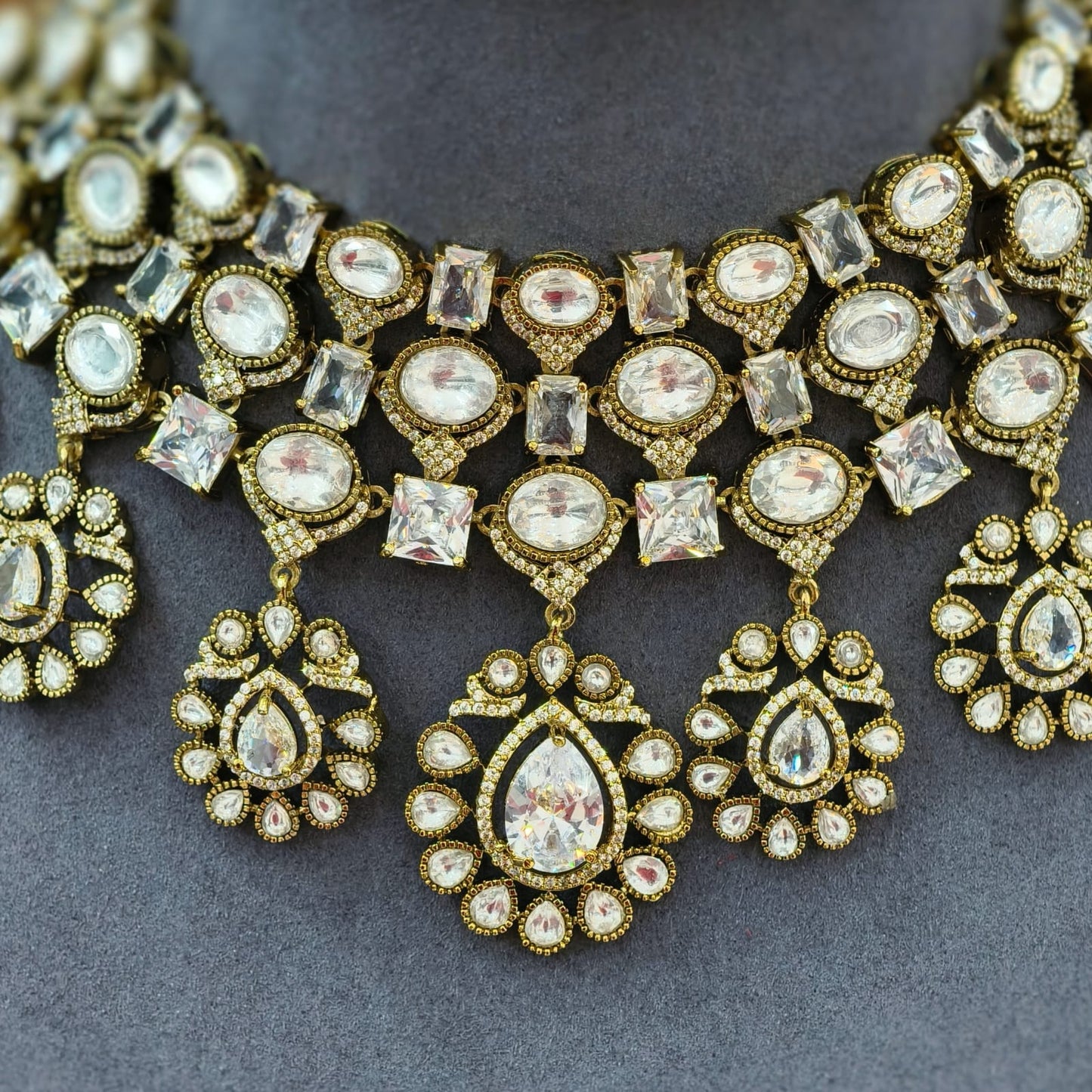 Victorian white stones chocker