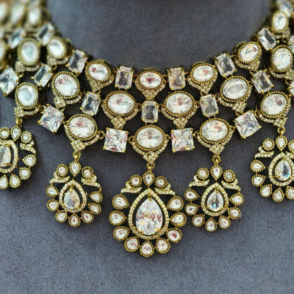 Victorian white stones chocker