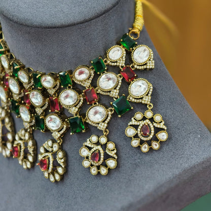 Victorian Chocker (Ruby & Green)