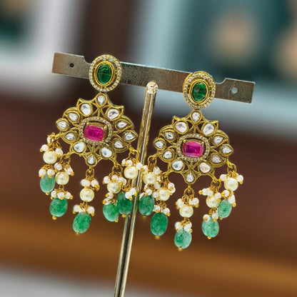 Short Neckset (Greenstones & beads)