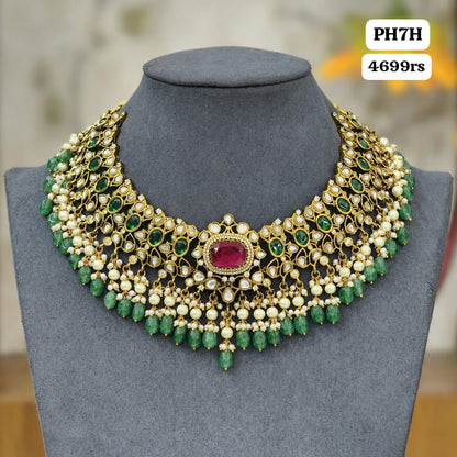 Short Neckset (Greenstones & beads)